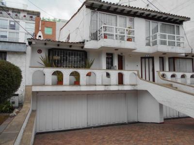 Casa En Venta En Bogota En Nueva Autopista Usaquen V30105, 350 mt2, 3 habitaciones