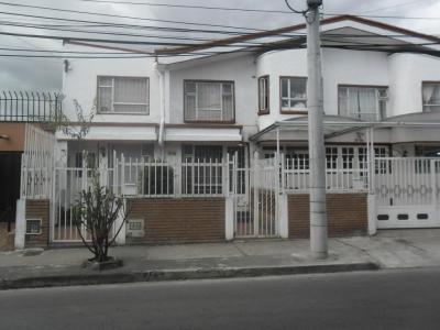 Casa En Venta En Bogota En Morato V75093, 300 mt2, 4 habitaciones