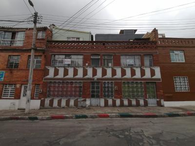 Casa En Venta En Bogota En San Fernando Barrios Unidos V89908, 186 mt2, 7 habitaciones