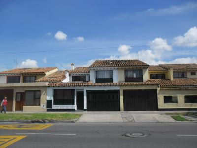 Casa En Venta En Bogota En Villa Magdala Usaquen V107773, 348 mt2, 6 habitaciones