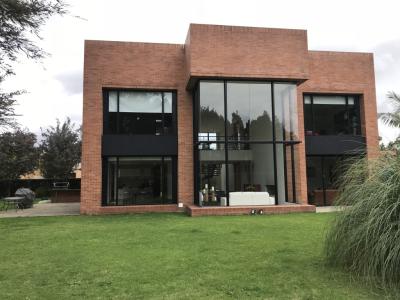 Casa En Venta En Bogota En Guaymaral V119309, 375 mt2, 3 habitaciones