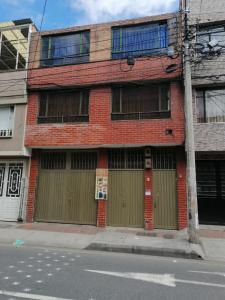 Casa En Venta En Bogota V122699, 280 mt2, 8 habitaciones