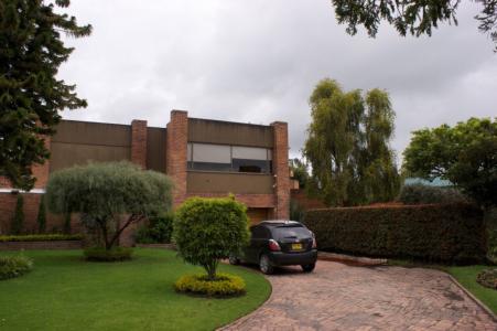 Casa En Venta En Bogota En Guaymaral V124320, 500 mt2, 5 habitaciones