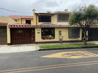 Casa En Venta En Bogota En Villa Magdala Usaquen V131730, 248 mt2, 4 habitaciones