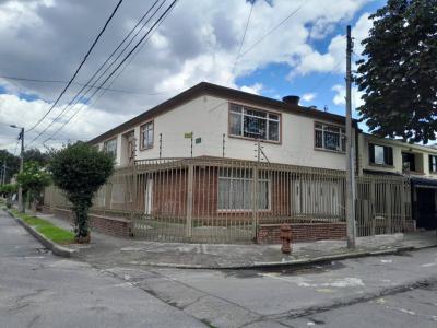 Casa En Venta En Bogota En Normandia V135534, 387 mt2, 6 habitaciones