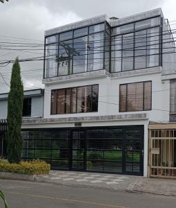 Casa En Venta En Bogota En Modelia Occidental V143783, 378 mt2, 11 habitaciones