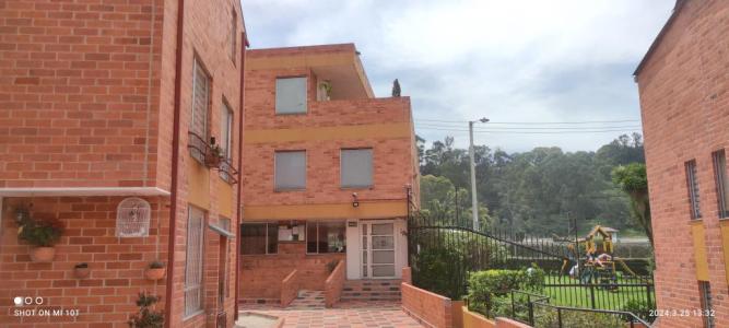 Casa En Venta En Bogota En Portales Del Norte V158180, 74 mt2, 3 habitaciones