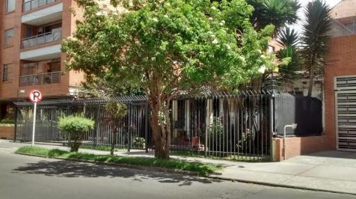 Venta De Casas En Bogota, 595 mt2, 4 habitaciones