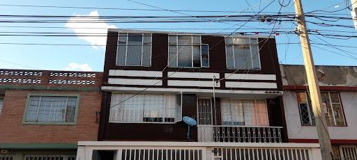 Venta De Casas En Bogota, 240 mt2, 8 habitaciones