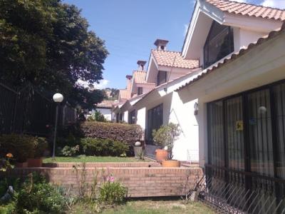 Venta De Casas En Bogota, 220 mt2, 4 habitaciones