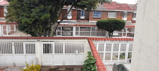 Venta De Casas En Bogota, 92 mt2, 3 habitaciones