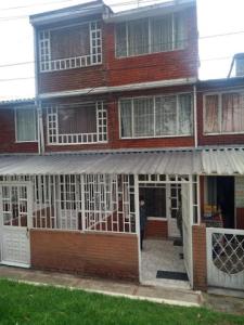 Venta De Casas En Bogota, 80 mt2, 3 habitaciones