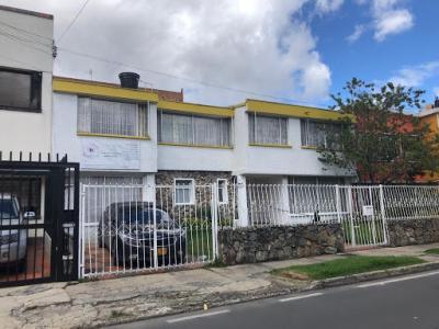 Venta De Casas En Bogota, 380 mt2, 5 habitaciones