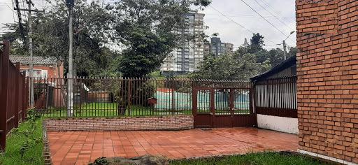 Venta De Casas En Bogota, 590 mt2, 10 habitaciones