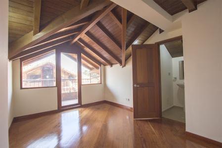 Venta De Casas En Bogota, 296 mt2, 3 habitaciones