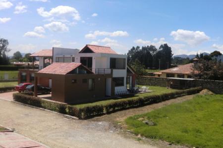 Casa En Venta En Cajica V57542, 380 mt2, 4 habitaciones