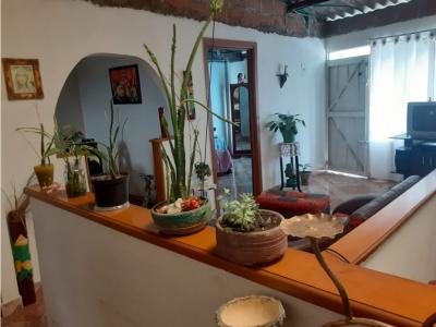 Se vende casa en Calarcá, Quindío con apartamentos, 100 mt2, 10 habitaciones