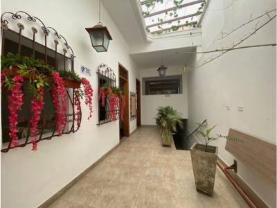 Casa uso comercial a precio de oportunidad en Granada, 206 mt2, 4 habitaciones
