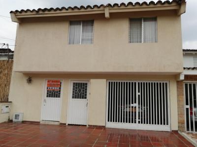 Casa En Venta En Cali En Pampalinda V46547, 238 mt2, 5 habitaciones