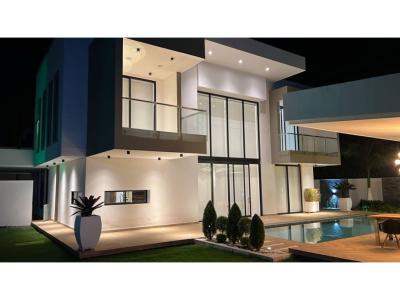 Se Vende Casa Luxury en Pance, 900 mt2, 5 habitaciones