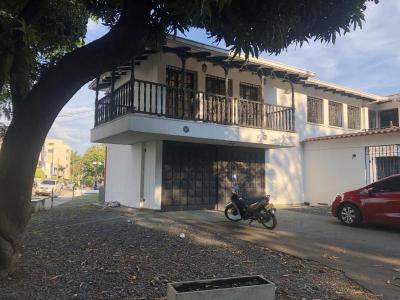 Casa En Venta En Cali V11044, 428 mt2, 4 habitaciones