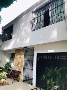 Casa En Venta En Cali En Santa Rita V14381, 250 mt2, 4 habitaciones