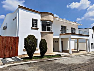 Casa En Venta En Cali En Pance V14452, 400 mt2, 7 habitaciones