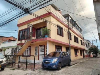 Casa En Venta En Cali En Urbanizacion La Base V14524, 300 mt2, 10 habitaciones