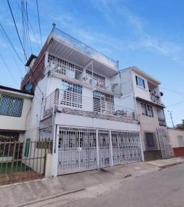 Casa En Venta En Cali En Villa Colombia V14525, 380 mt2, 8 habitaciones