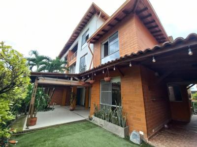 Casa En Venta En Cali En Pance V14955, 195 mt2, 3 habitaciones