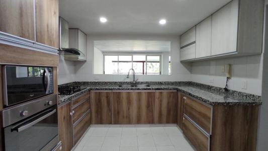 Casa En Venta En Cali En Ciudad Jardin V15047, 150 mt2, 5 habitaciones