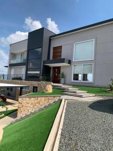 Casa En Venta En Cali V15074, 540 mt2, 5 habitaciones