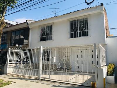 Casa En Venta En Cali En El Limonar V15184, 314 mt2, 4 habitaciones