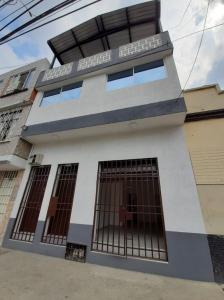 Casa En Venta En Cali En Belalcazar V15411, 398 mt2, 11 habitaciones