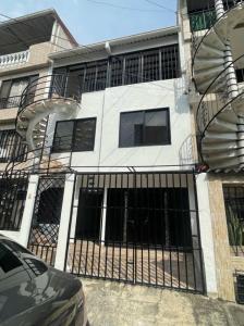 Casa En Venta En Cali V98722, 250 mt2, 5 habitaciones