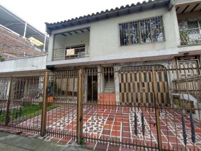 Casa En Venta En Cali En Los Cambulos V114981, 350 mt2, 7 habitaciones