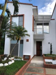 Casa En Venta En Cali En Pance V118476, 204 mt2, 3 habitaciones