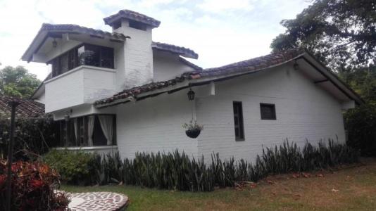 Casa En Venta En Cali En Pance V123263, 313 mt2, 3 habitaciones