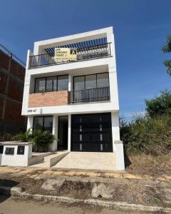 Casa En Venta En Cali En Ciudad 2000 V123549, 171 mt2, 3 habitaciones