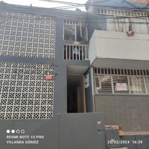 Casa En Venta En Cali V128270, 288 mt2, 9 habitaciones