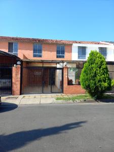 Casa En Venta En Cali En Caney V131992, 95 mt2, 3 habitaciones