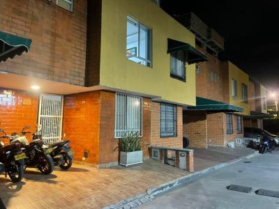 Casa En Venta En Cali En Los Andes V135081, 100 mt2, 3 habitaciones