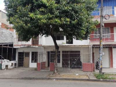 Casa En Venta En Cali En Aguacatal V135175, 240 mt2, 6 habitaciones