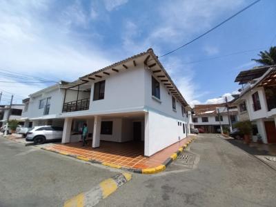 Casa En Venta En Cali En Melendez V136081, 255 mt2, 5 habitaciones