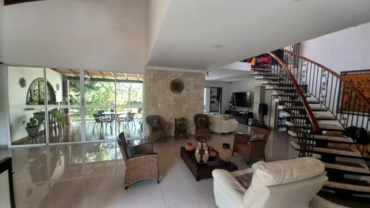 Casa En Venta En Cali En Pance V157642, 284 mt2, 3 habitaciones