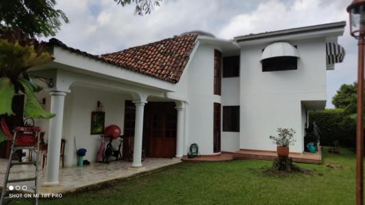 Casa Campestre En Venta En Cali En Pance V7175, 450 mt2, 3 habitaciones