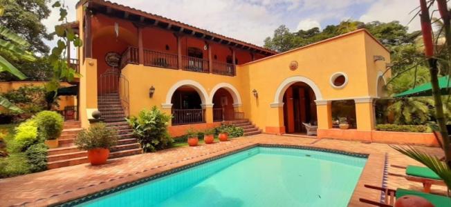 Casa Campestre En Venta En Cali En Ciudad Jardin V14567, 801 mt2, 5 habitaciones