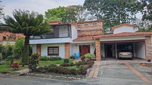 Casa Campestre En Venta En Cali En Pance V15401, 487 mt2, 4 habitaciones