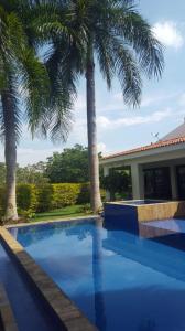 Casa Campestre En Venta En Cali En Ciudad Jardin V128684, 350 mt2, 4 habitaciones