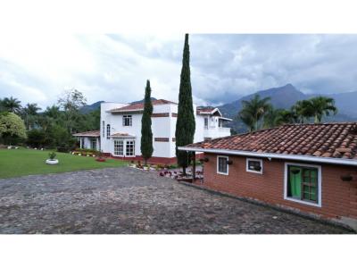 CASA CAMPESTRE UNIDAD CERRADA EN COPACABANA , 1000 mt2, 6 habitaciones